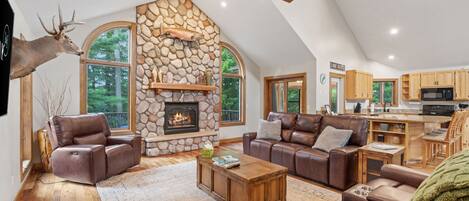 Studio (3 Bedrooms) | Living room | TV, fireplace