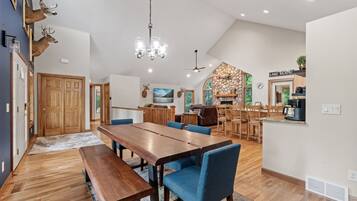 Studio (3 Bedrooms) | Interior