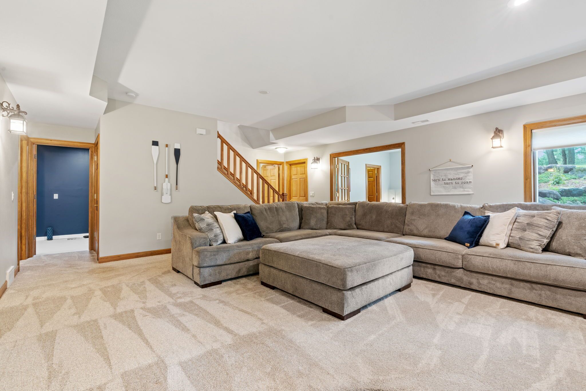 House (3 Bedrooms) | Living room | TV, fireplace