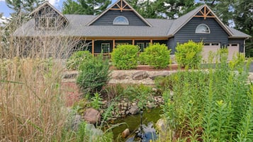 House (3 Bedrooms) | Exterior