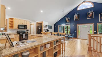 Studio (3 Bedrooms) | Property amenity