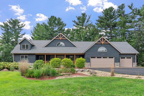 House (3 Bedrooms) | Exterior