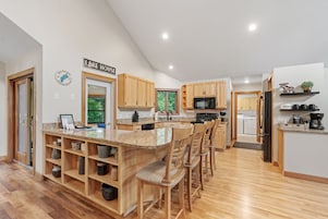 Studio (3 Bedrooms) | Property amenity