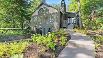 House (3 Bedrooms) | Exterior