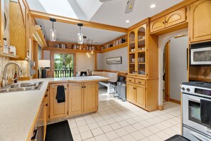 Maison (3 Bedrooms) | Cuisine privée | Four à micro-ondes, un four, surface de cuisson, lave-vaisselle