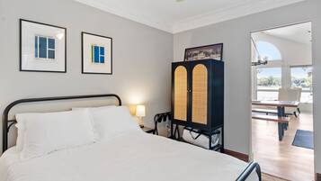 Rumah (3 Bedrooms) | 3 kamar tidur, ruang kerja ramah laptop, dan setrika/meja setrika