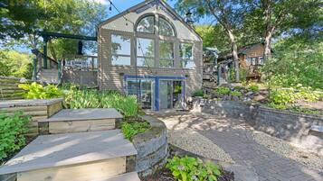 House (3 Bedrooms) | Property amenity