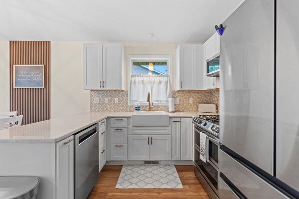 House (2 Bedrooms) | Private kitchen | Microwave, oven, stovetop, dishwasher