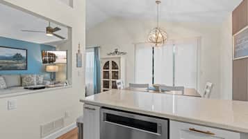 Studio (2 Bedrooms) | Property amenity
