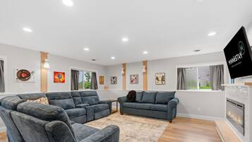 Studio (2 Bedrooms) | Property amenity