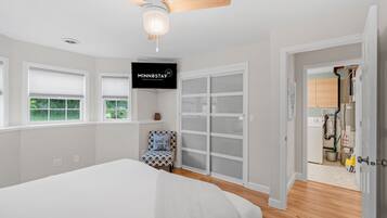 Studio (2 Bedrooms) | 2 bedrooms, laptop workspace, iron/ironing board