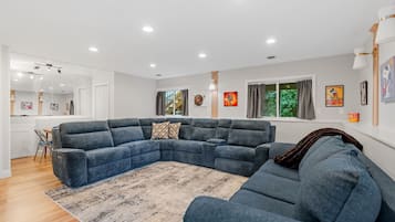 Studio (2 Bedrooms) | Property amenity