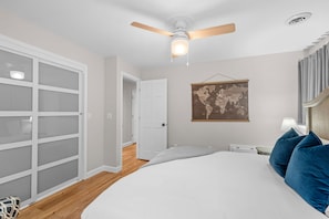 2 chambres, espace de travail pour ordinateurs portables