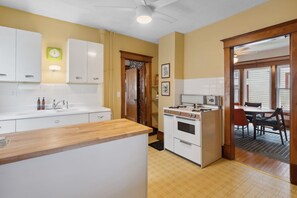 Maison (3 Bedrooms) | Cuisine privée | Micro-ondes, four, plaque de cuisson, lave-vaisselle