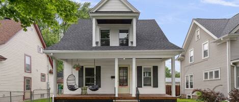 House (3 Bedrooms) | Exterior