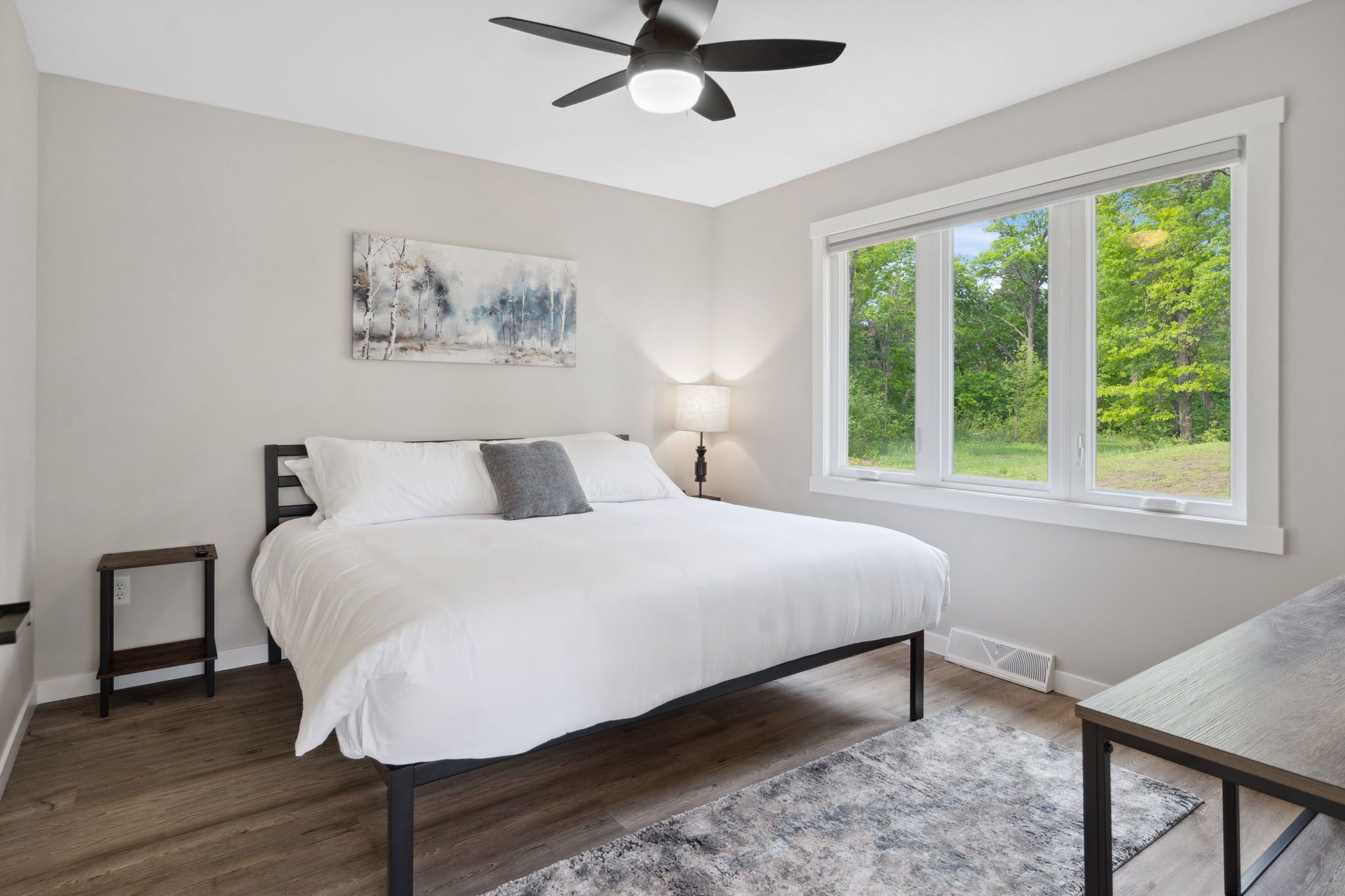 5 bedrooms, laptop workspace