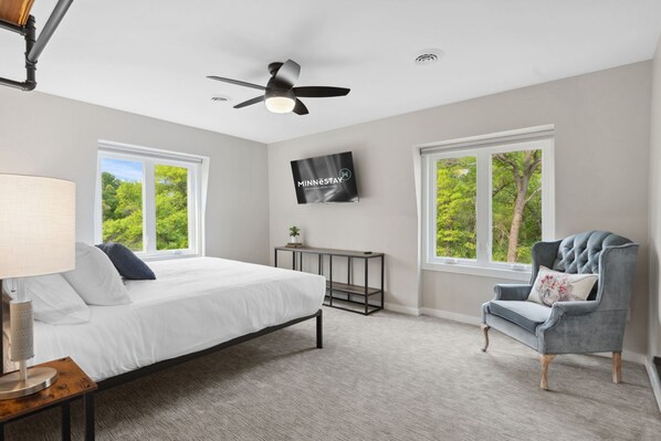 5 bedrooms, laptop workspace - The Cottage at Enchanted Pines (Sauk Rapids)