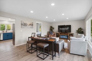 TV, fireplace, table football, ping pong - The Cottage at Enchanted Pines (Sauk Rapids)