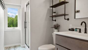 House (5 Bedrooms) | Bathroom