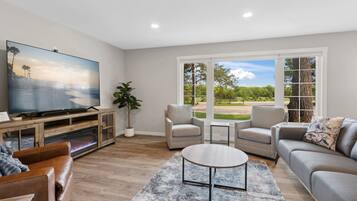 House (5 Bedrooms) | Living room | TV, fireplace, foosball, table tennis