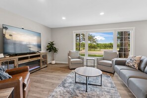 Living room - The Cottage at Enchanted Pines (Sauk Rapids)