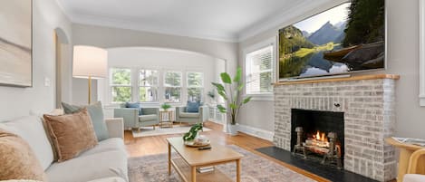 Casa (4 Bedrooms) | Sala de estar | Televisión