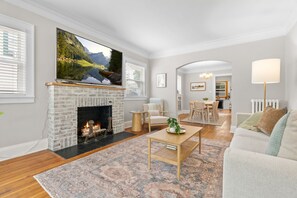 Ferienhaus (4 Bedrooms) | Wohnzimmer | Fernseher