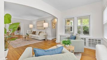 House (4 Bedrooms) | Property amenity