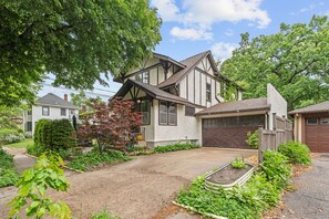 House (4 Bedrooms) | Property amenity