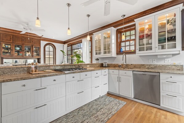 House (4 Bedrooms) | Property amenity