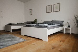 2 bedrooms, WiFi, bed sheets