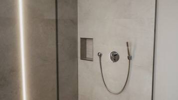 Kostenlose Toilettenartikel, Haartrockner, Handtücher, Seife