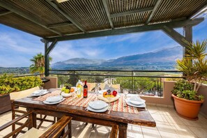 Outdoor dining - Aloni Villa - Three Bedroom Villa, Sleeps 6 (Apokoronos)