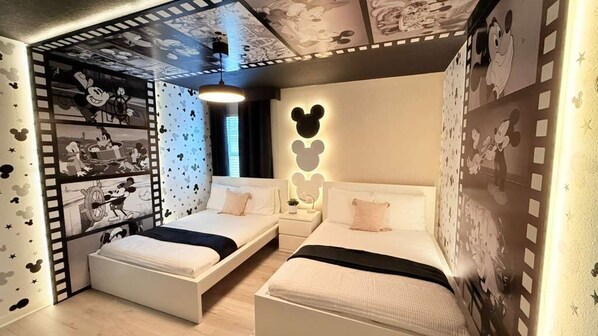 5 bedrooms, iron/ironing board, WiFi, bed sheets