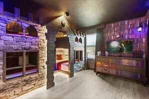 5 habitaciones, tabla de planchar con plancha, wifi y ropa de cama 