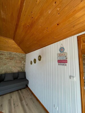 Interior - Holiday Home 'Casa Da Quelha' with Mountain View, Wi-Fi and Air Conditioning (Soajo)