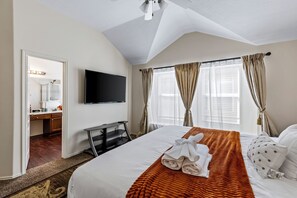 4 bedrooms, iron/ironing board, WiFi, bed sheets