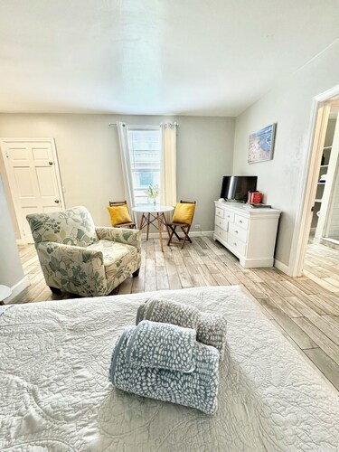 Atlantic Ave Cozy Apartment!