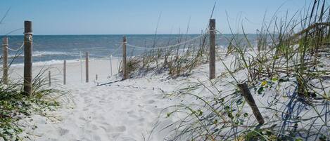 Plage à proximité, chaises longues
