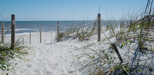 The Beach Gem• Near TPC Sawgrass & Mayo Clinic