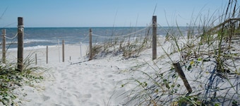 The Beach Gem• Near TPC Sawgrass & Mayo Clinic