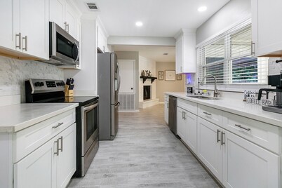 Spacious 4-bedroom house in charming Slidell with AC