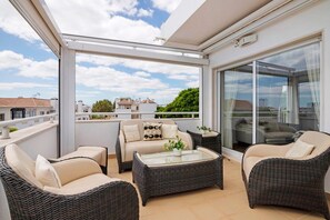 Property grounds - Charming 3-Bedroom Apartment in Santa Luzia with Shared Pool, Wi-Fi & Air Conditioning (Santa Luzia)
