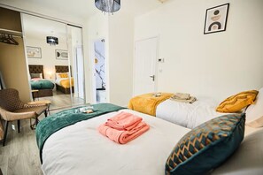 1 habitación, tabla de planchar con plancha, wifi y ropa de cama 