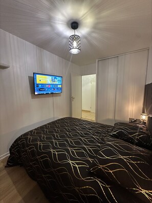 2 bedrooms, iron/ironing board, WiFi, bed sheets