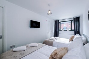 3 bedrooms, iron/ironing board, Internet, bed sheets