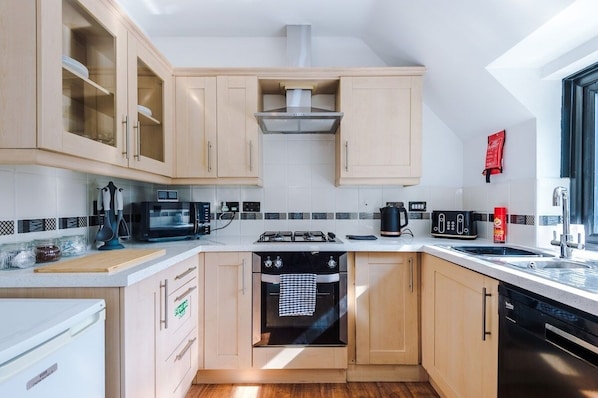 Fridge, microwave, oven, stovetop