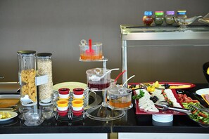 Buffet déjeuner gratuit tous les jours