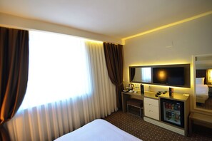 Egyptian cotton sheets, premium bedding, free minibar items