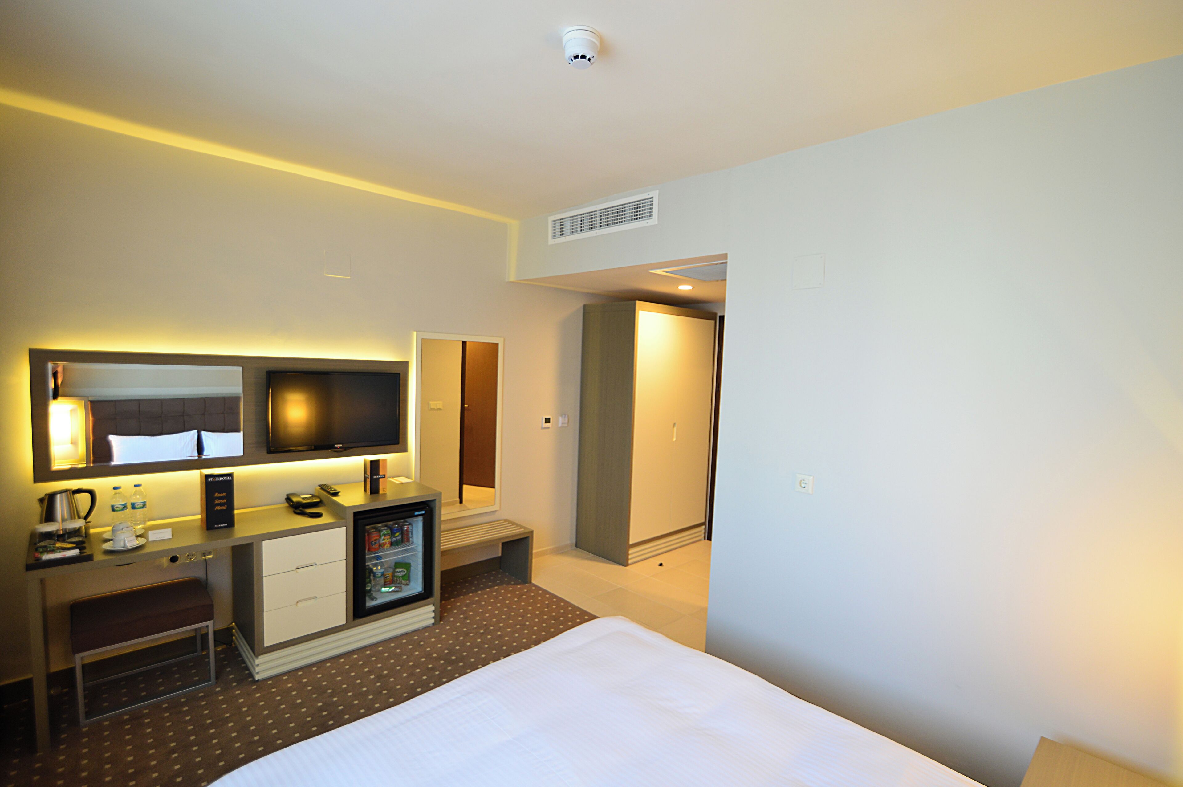 Egyptian cotton sheets, premium bedding, free minibar items